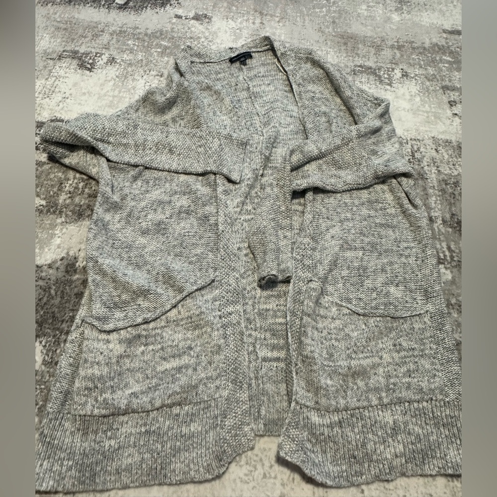 🤍 American Eagle Outfitters Gray Knit Cardigan 🤍